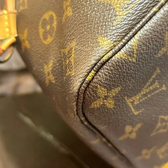 Louis Vuitton Neverfull MM - Picture 10 of 17